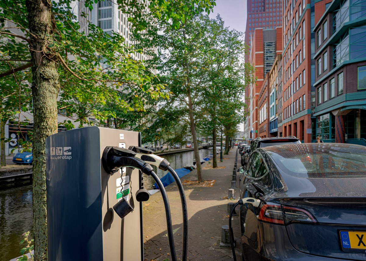 Denk aan elektrische laadpalen