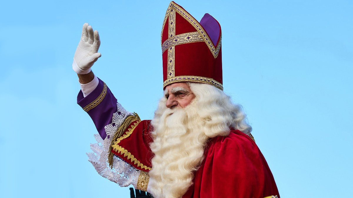 Sinterklaas zwaait