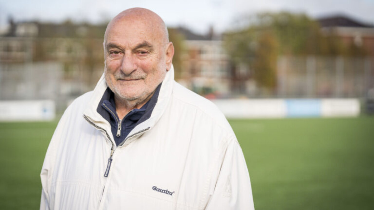 Portretfoto van Bram Poons. Hij werkt al 44 jaar als vrijwilliger in Laak.